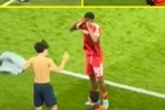 尊重!维蒂尼亚在场边等了20分钟,因为他承诺要与尼奥尼换球衣