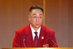王非谈赴美深造经历:头发长也舍不得剪 美国理发太贵 还要小费