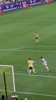 实拍：C罗差点被对方球员肘懵了，直接原地起跳想双手抱球