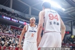 记者:王哲林腰部不适 李弘权发烧 洛夫顿和怀特塞德全部因伤休战