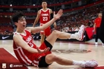 2犯了!杨瀚森首节登场不到3分钟 2投2中拿到4分1板1助