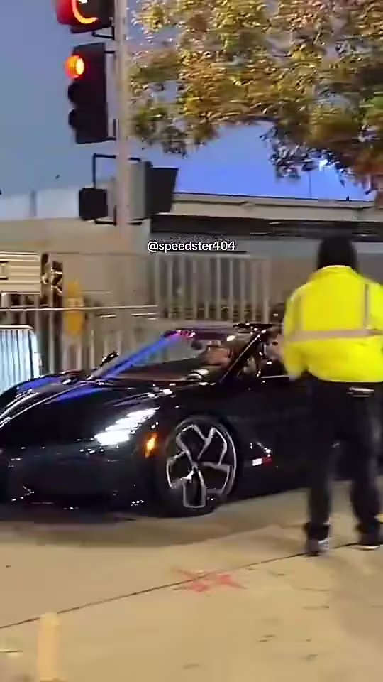 懂车的吧友来看看,东契奇开的这辆敞篷布加迪得多少钱啊🤑