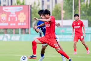 中乙第二十六轮，上海海港富盛经开队主场2-1深圳二零二八队